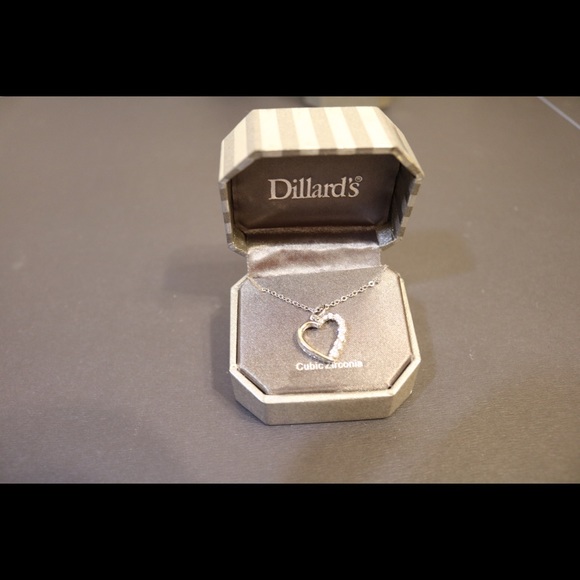 New in box Dillard’s heart shape silver necklace - Picture 3 of 4